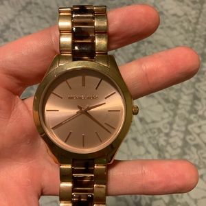 Authentic Michael Kors MK4301 Runway Ladies Watch